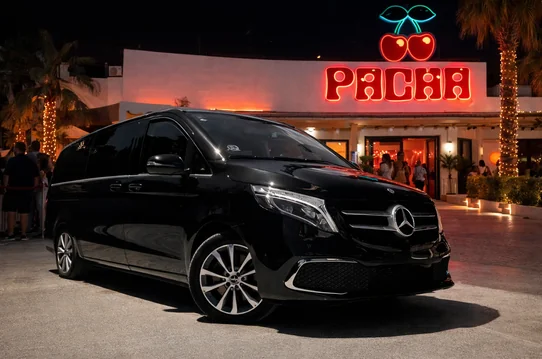 Traslado privado nocturno a restaurantes y discotecas de Barcelona