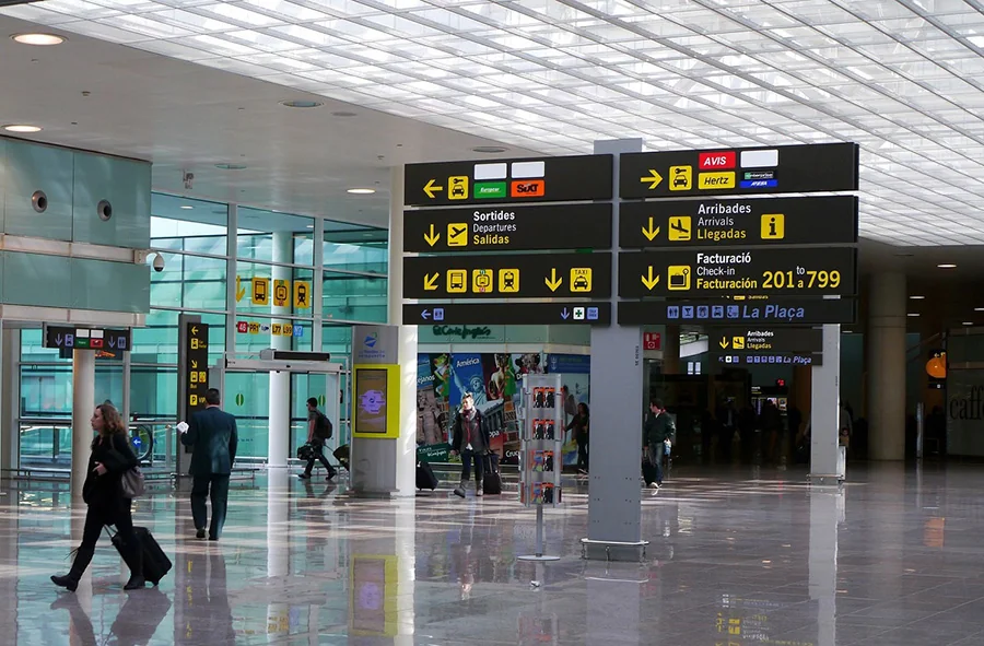 Traslado privado a aeropuertos y estaciones con chófer profesional